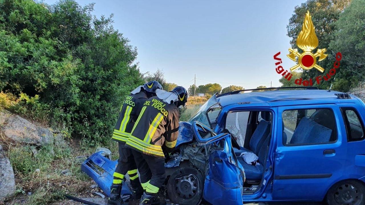 L’auto centra un masso: 29enne in rianimazione