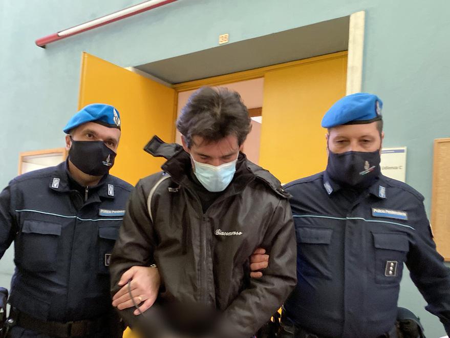 I fendenti al petto, poi i colpi che hanno ucciso Rossella