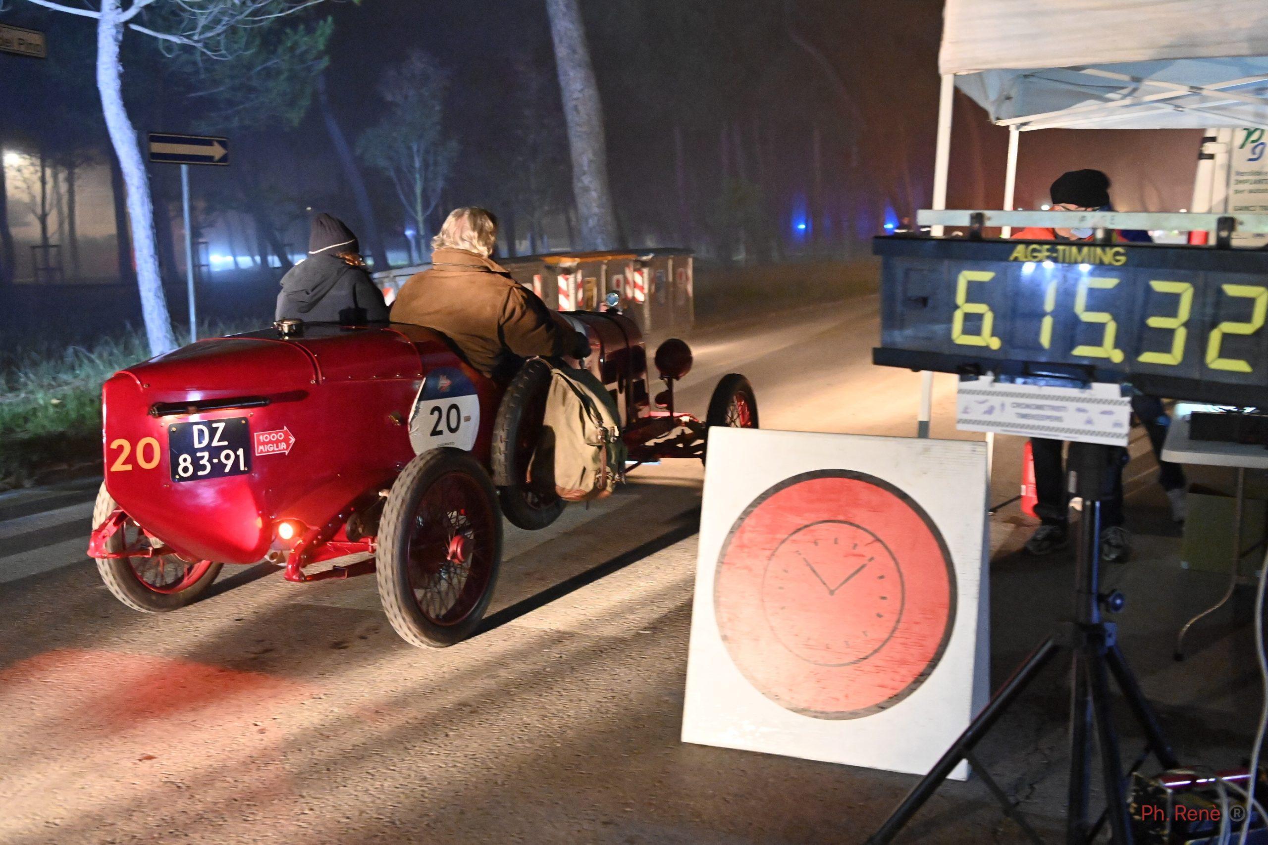 La Mille Miglia a Prato: carrellata di auto d’epoca e vetrina per tanti vip