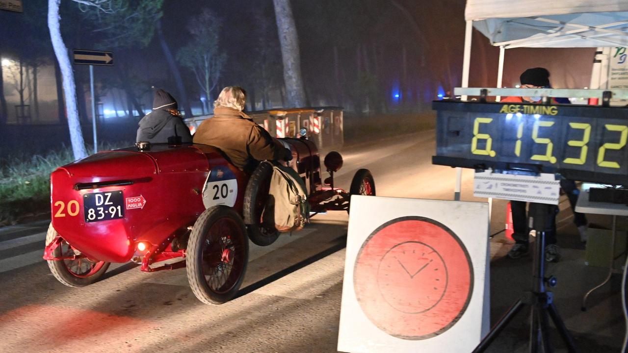 La Mille Miglia a Prato: carrellata di auto d’epoca e vetrina per tanti vip