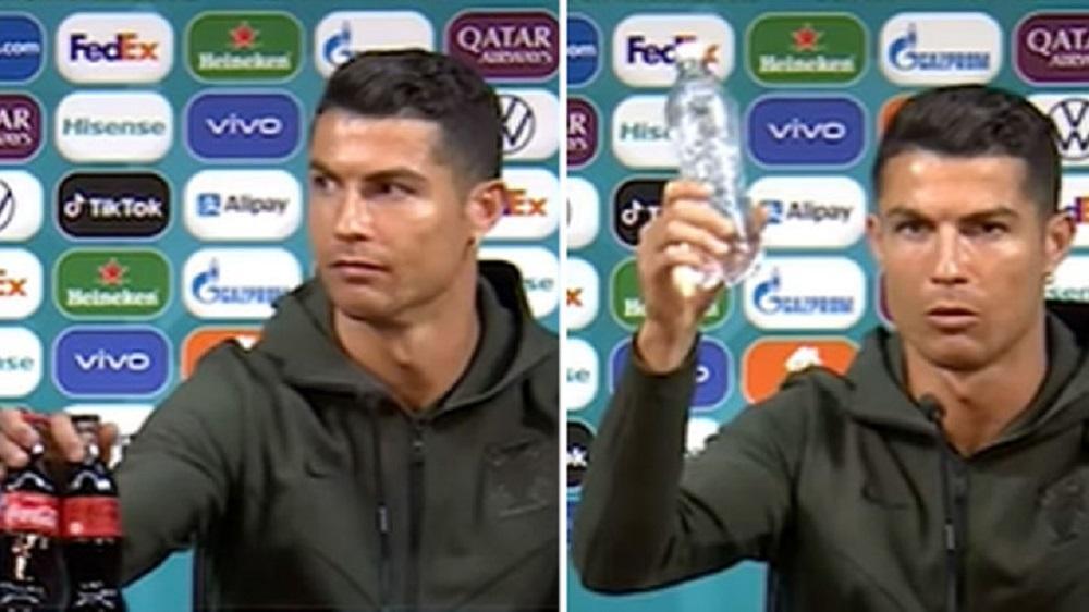 Due fotogrammi della conferenza stampa di CR7 a Euro 2020: toglie le bottigliette di Coca Cola e mostra quella di acqua