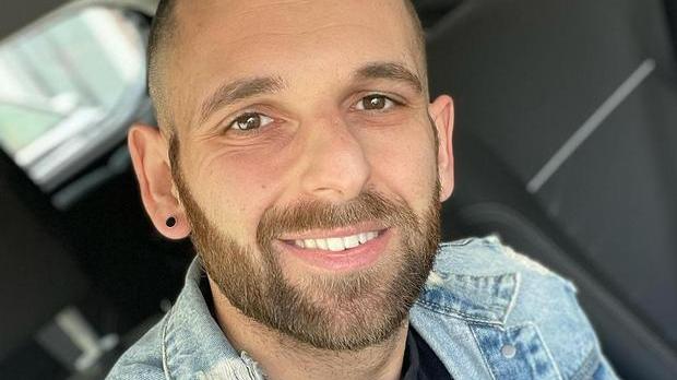 Io, sordo, non trovo lavoro per la mascherina