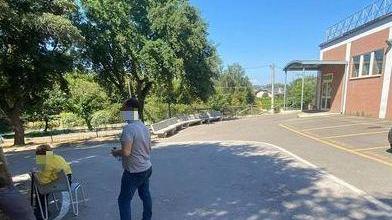 Obitorio, l’Asl installerà delle panchine all’ombra