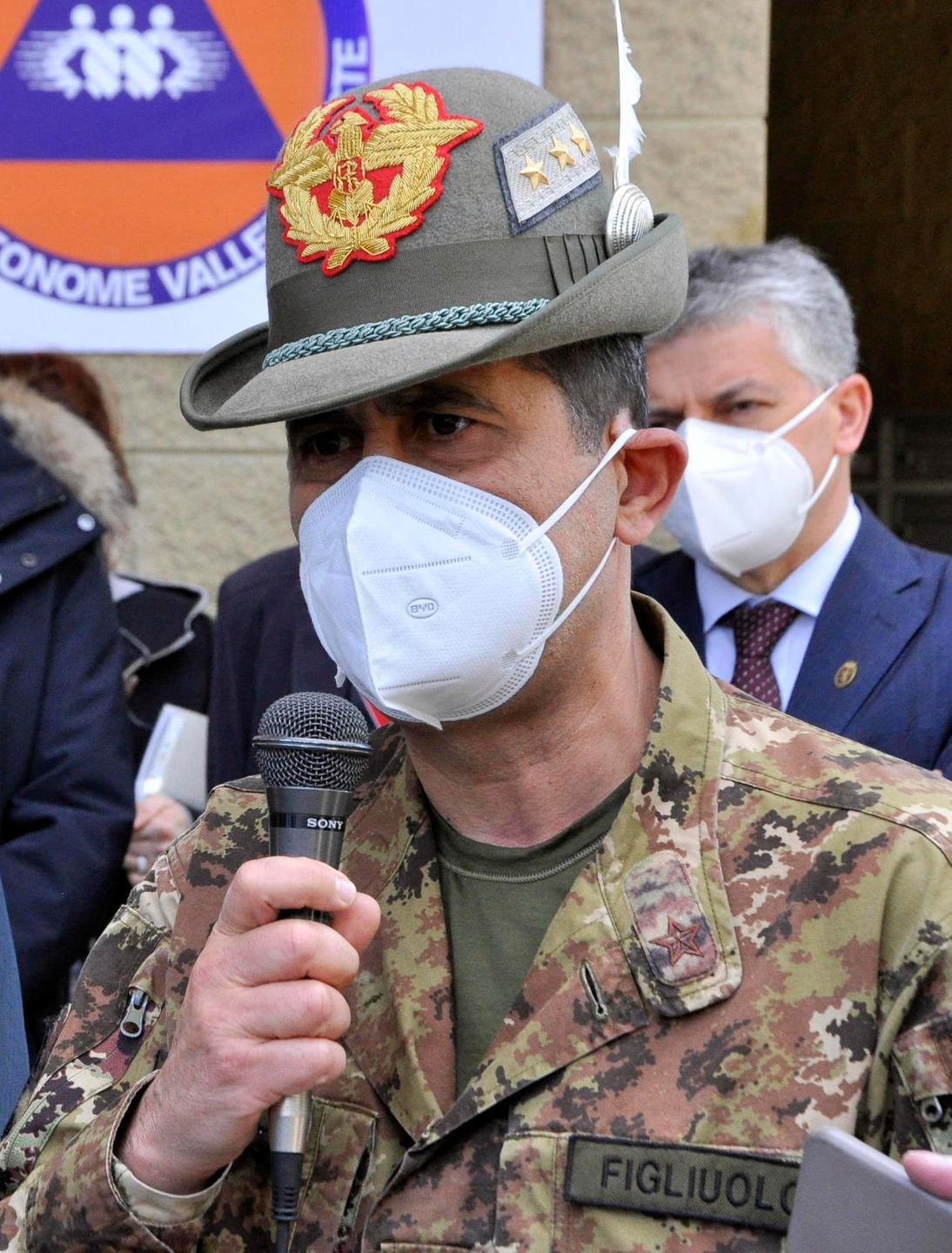 «Basta polemiche, avanti coi vaccini» 