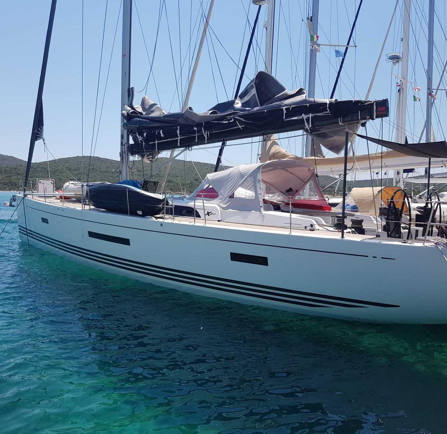 Collisione in mare: barca affonda, una persona ferita 