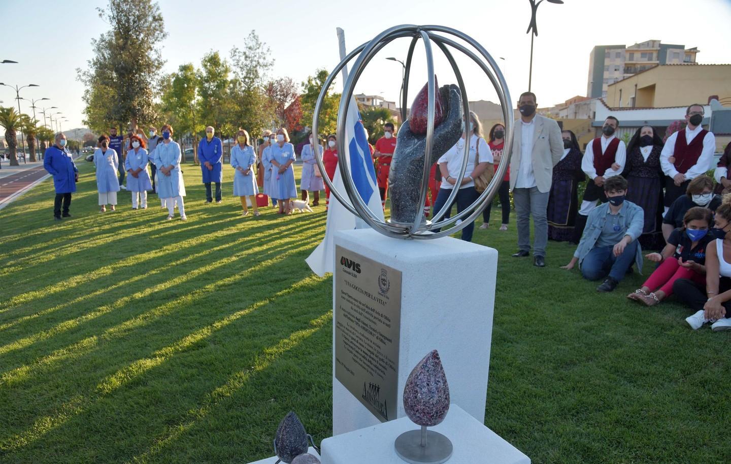 Monumento alla donazione con i gusci dei mitili 