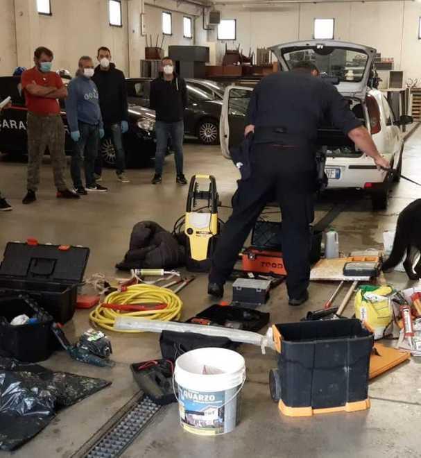 Rero, cugini bruciati dopo i colpi di fucile: esami sulle scarpe degli indagati 