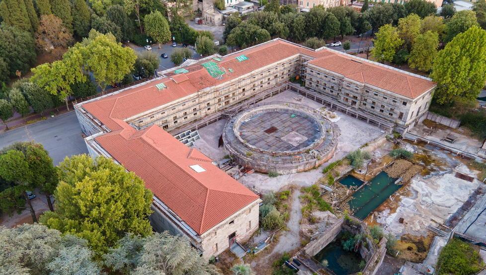 Una veduta dall’alto delle Leopoldine: il fondo ha intenzione di portare a termine i lavori (Foto Nucci)