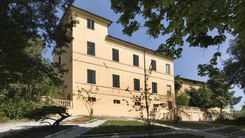 Coppia denunciata dopo aver scattato foto dentro l’ex manicomio