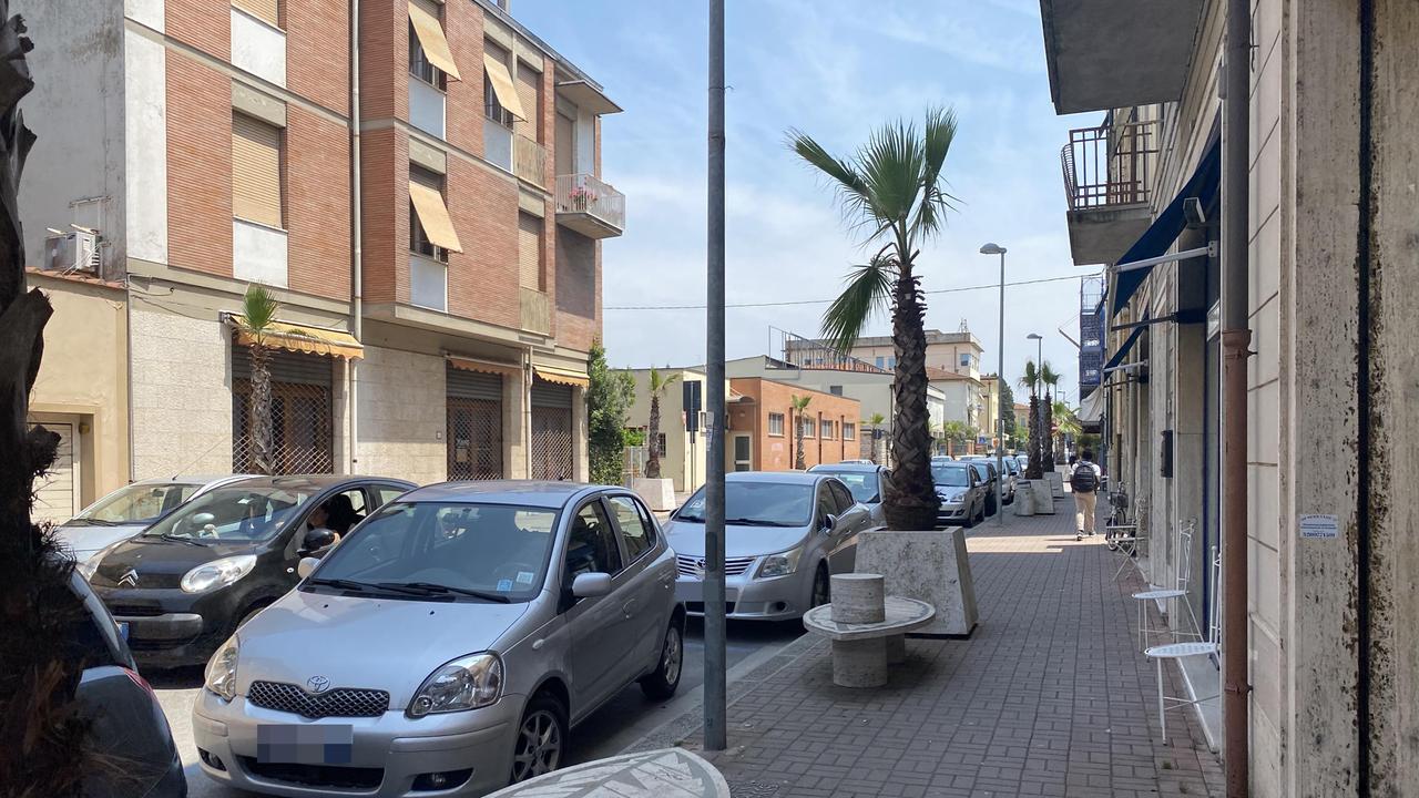 Scippatore 2.0: in monopattino strappa la collana a un’anziana