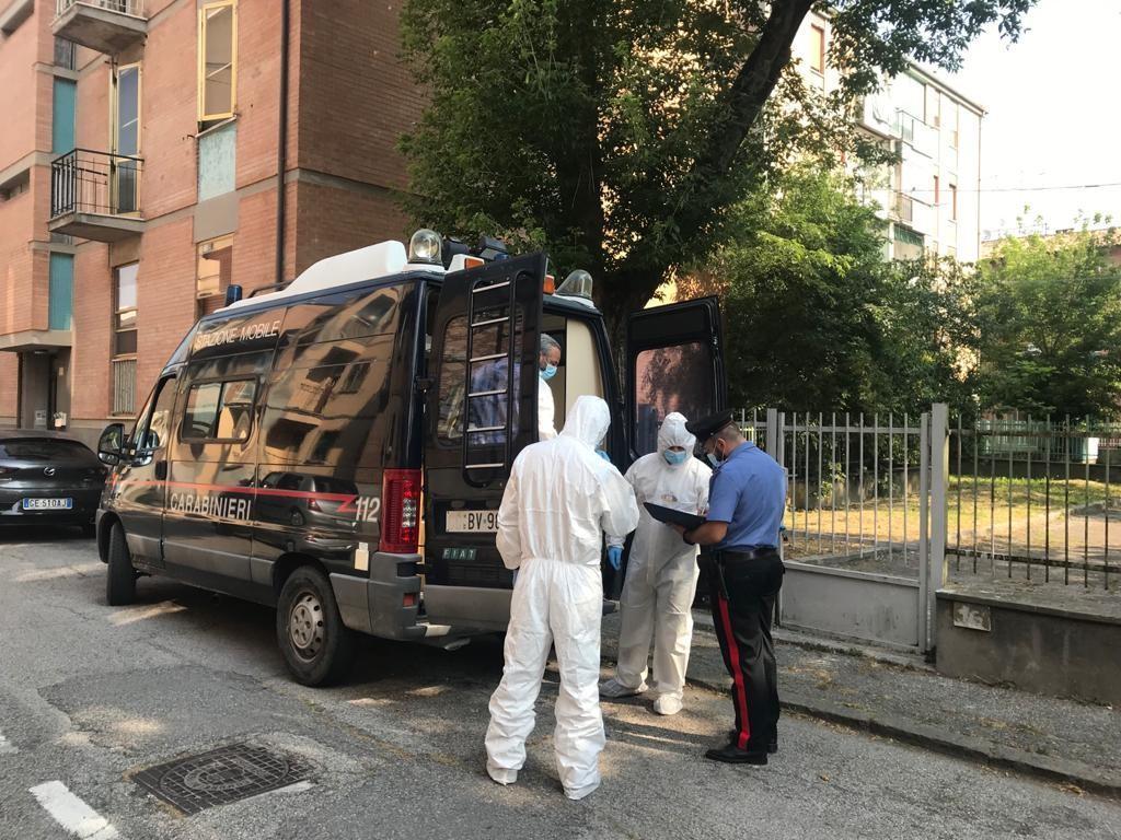 Ferrara, bambino morto in casa. I medici: nessun segno di violenza sul corpicino 