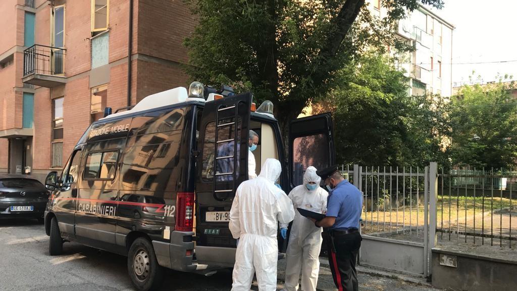 Ferrara, bambino morto in casa. I medici: nessun segno di violenza sul corpicino