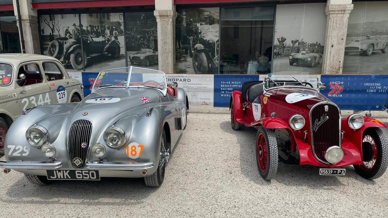 La Jaguar e la Fiat Balilla dei due pratesi in gara