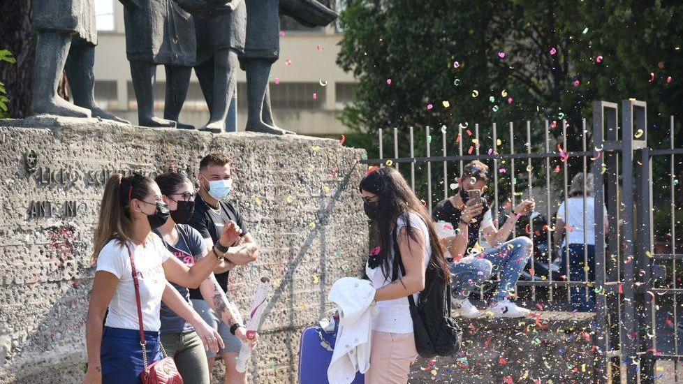 Via agli esami, ultimo atto del liceo «Due anni a distanza sono stati tristi»