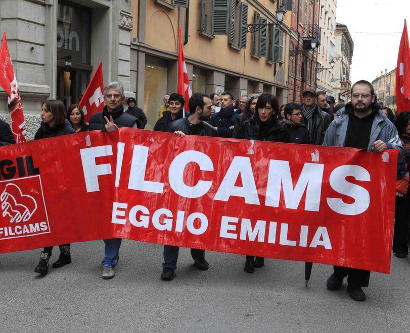 Oltre 3.200 firme contro le aperture domenicali e festive 