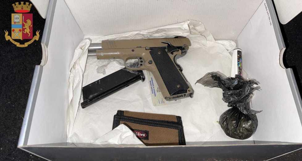 In centro armati di coltelli e pistola La polizia blocca una baby gang 