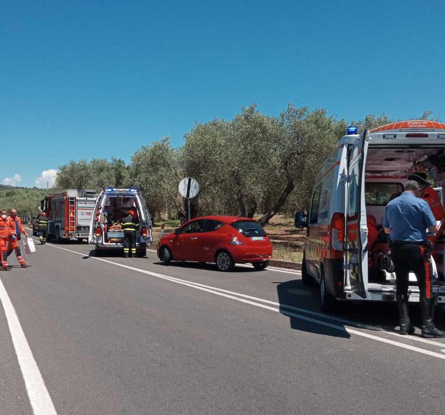 Frontale tra due auto: conducenti all’ospedale ma non sono gravi