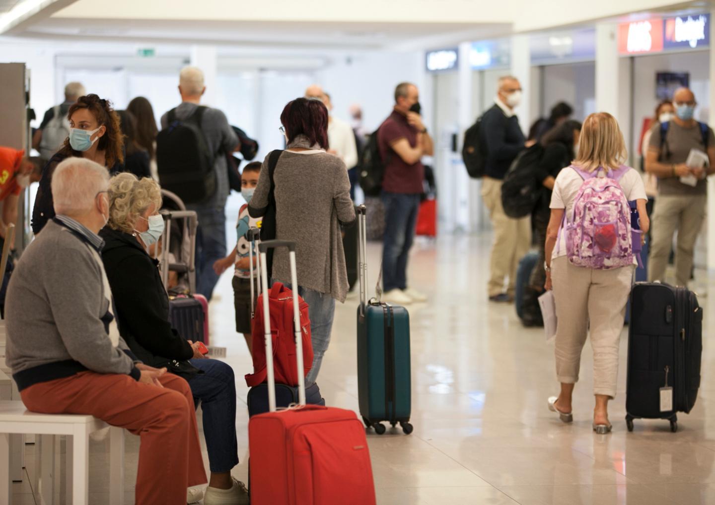 Covid, l'isola si uniforma all’Italia: niente controlli agli arrivi 