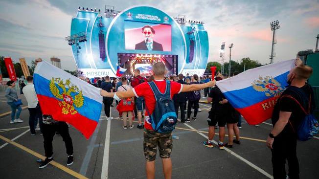 Covid: aumento contagi Mosca, chiuse aree tifosi Euro 2020