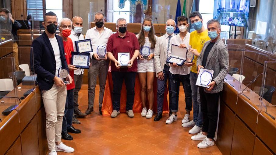 I premiati nella sala del consiglio comunale di Empoli con l’Albano Aramini -Una città per lo sport 2020
