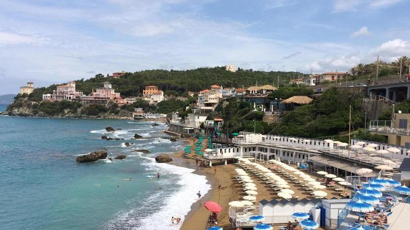 Una veduta della baia del Quercetano