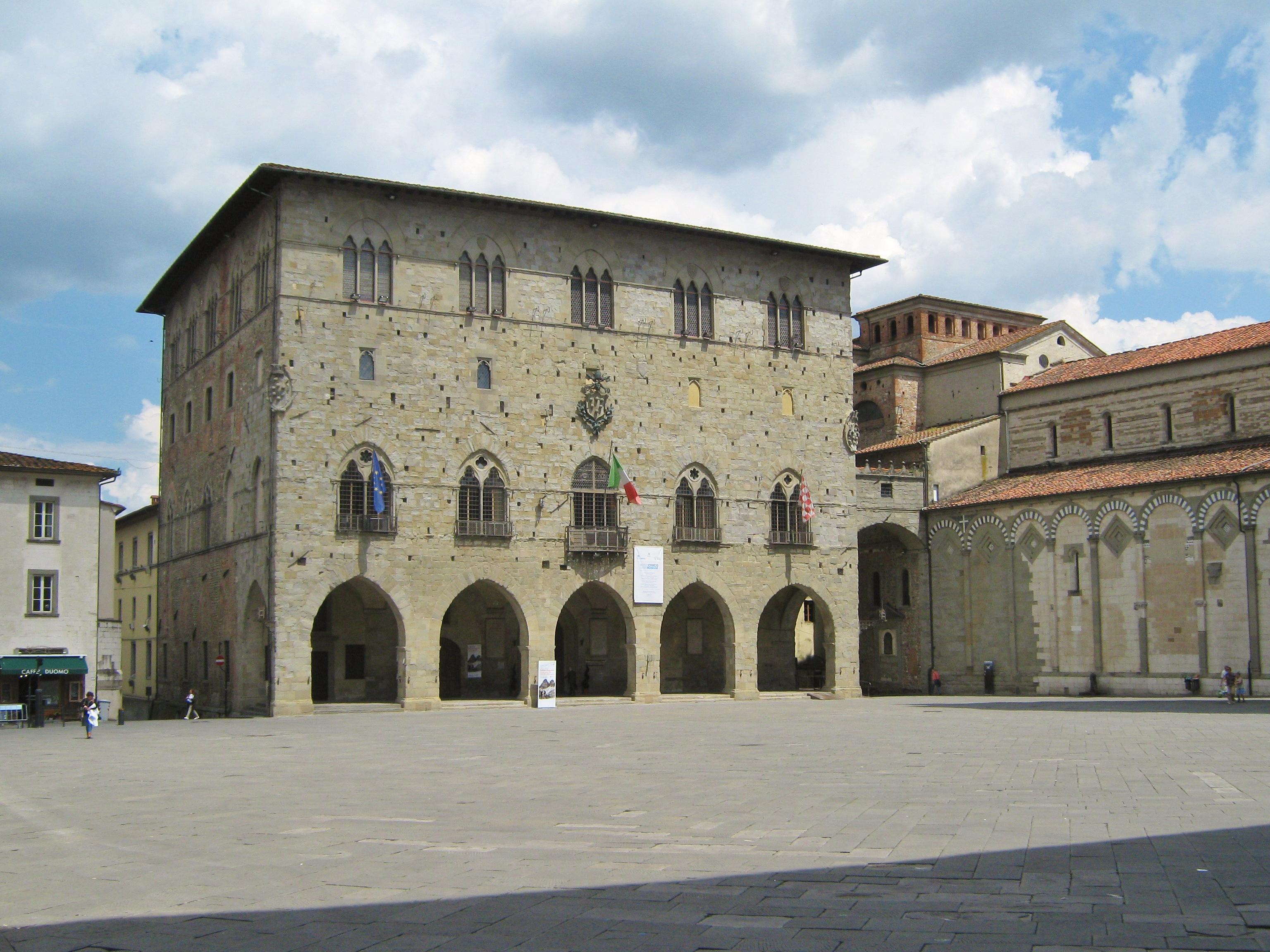 Comune di Pistoia, ecco gli stipendi al top: le cifre
