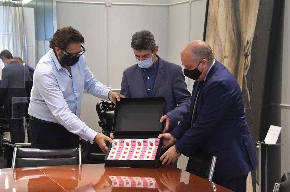 La donazione di Nca (Costantino, De Pasquale e Filippo Menchelli), è stata fatta in occasione del via all super catamarano