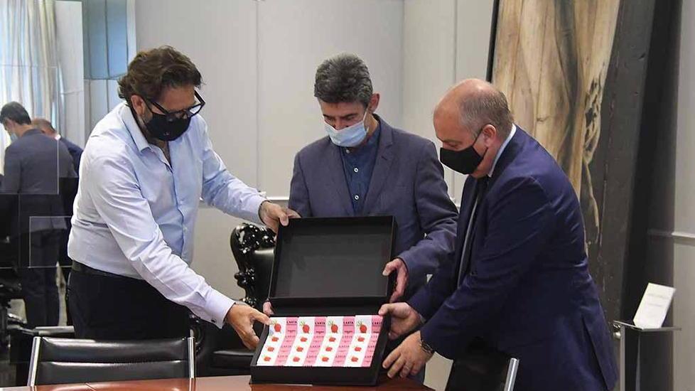 La donazione di Nca (Costantino, De Pasquale e Filippo Menchelli), è stata fatta in occasione del via all super catamarano