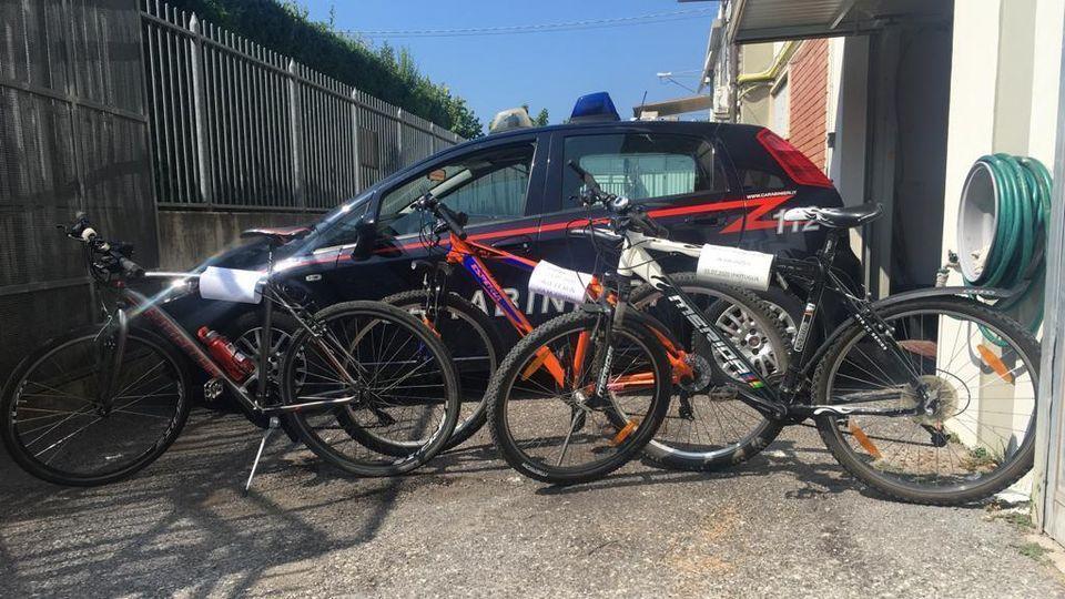Ladri di biciclette minorenni, tre denunciati dai carabinieri