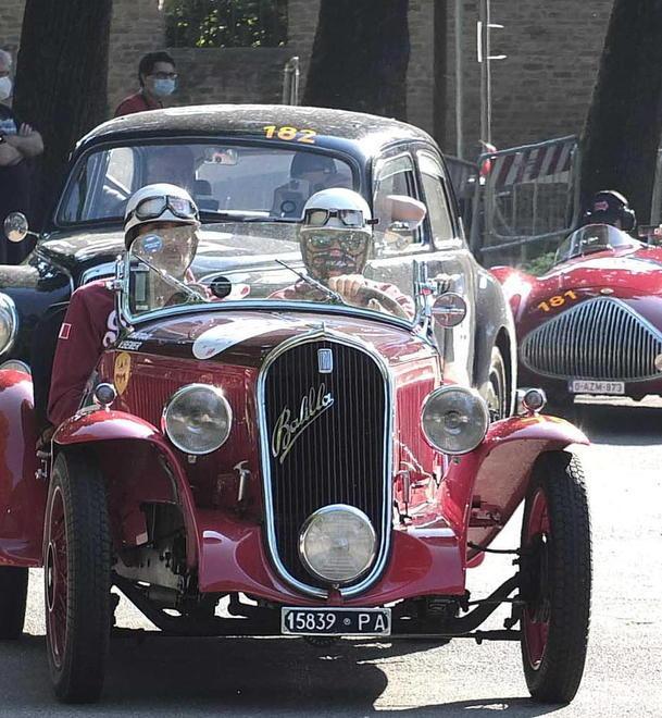 Sui lungarni e sul litorale sfilano le auto più belle 