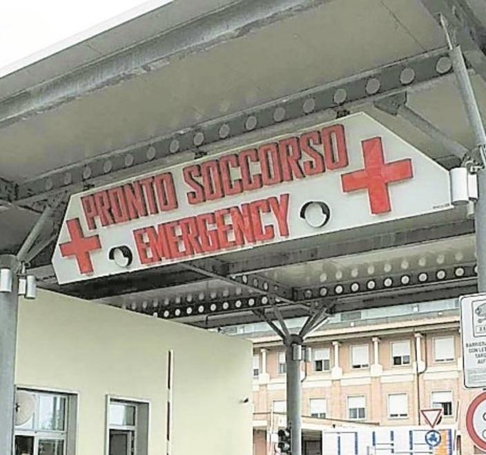 Scontro tra scooter di amici, una 16enne grave in ospedale