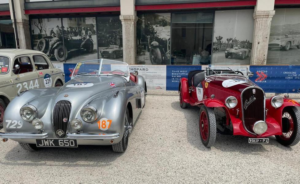 La carovana Mille Miglia oggi fa tappa a Prato in piazza delle Carceri 