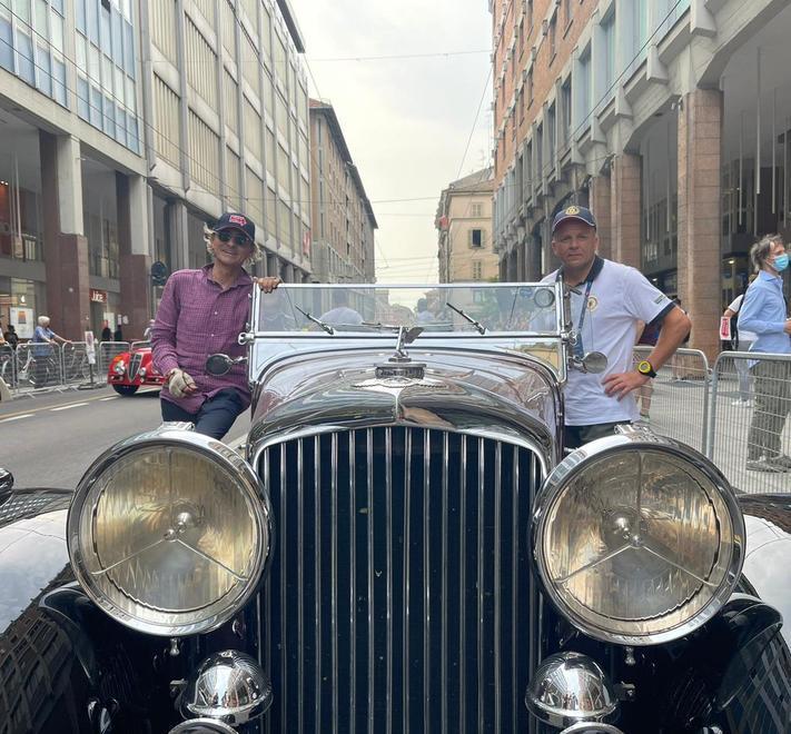 Tutti in strada per ammirare la Mille Miglia 