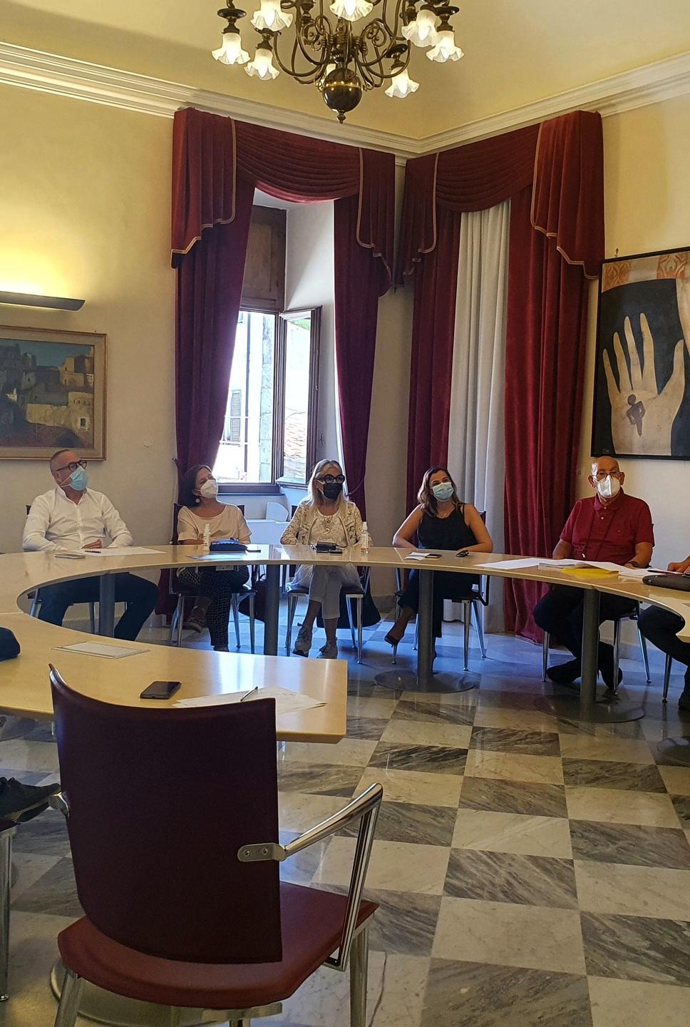Rifiuti, dopo l’incontro in Comune la Cgil sospende lo sciopero 