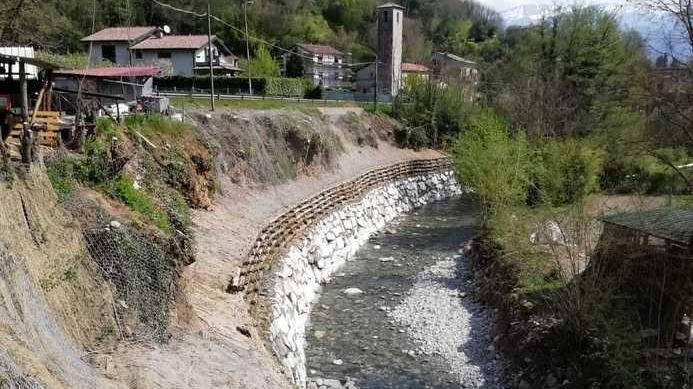 Turrite finalmente in sicurezza: 300 metri di massi sull’argine