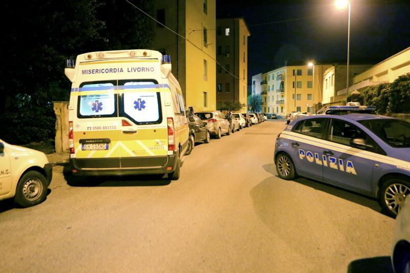 Polizia e un'ambulanza a Shangai