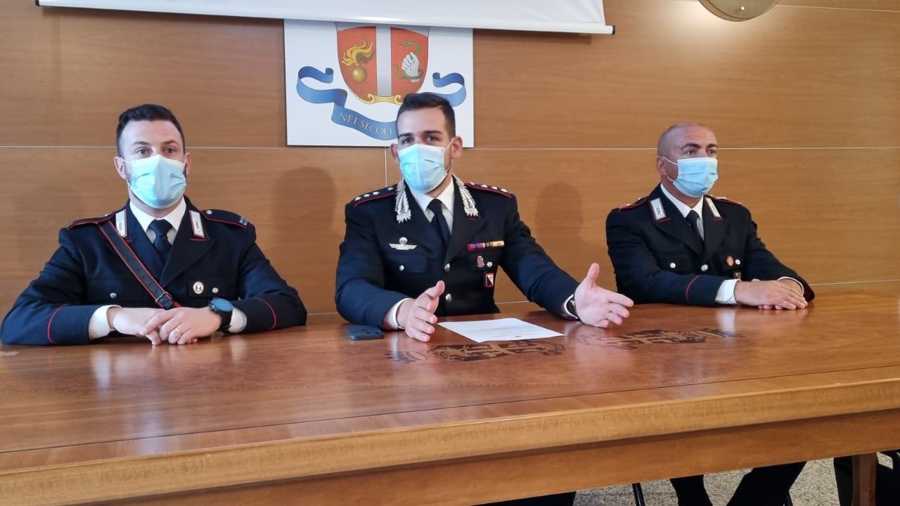 La conferenza stampa dei carabinieri al Comando provinciale di Nuoro (foto Massimo Locci)