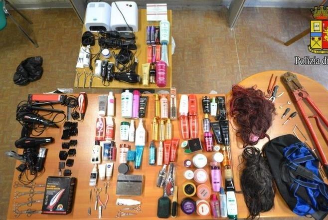La refurtiva recuperata in una passata operazione della polizia livornese (foto archivio)