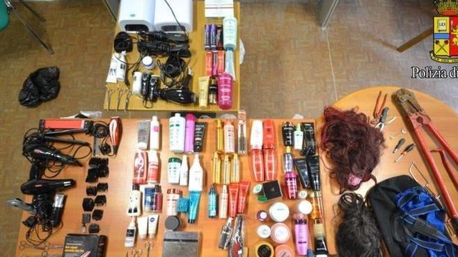 La refurtiva recuperata in una passata operazione della polizia livornese (foto archivio)