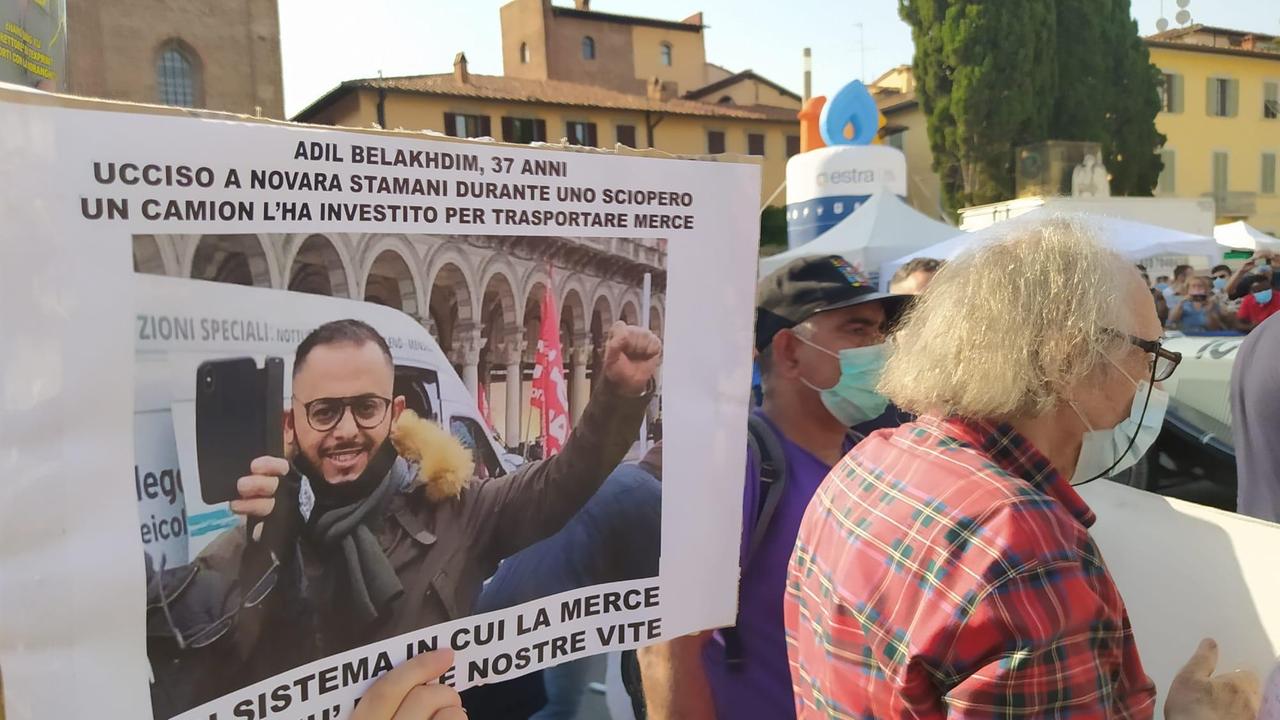 La foto del sindacalista ucciso mostrata al passaggio della Mille Miglia a Prato