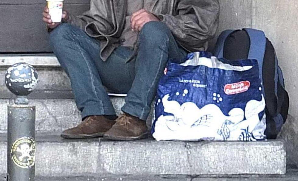 Stazione e piazze della movida torna l’ordinanza anti-bivacco 