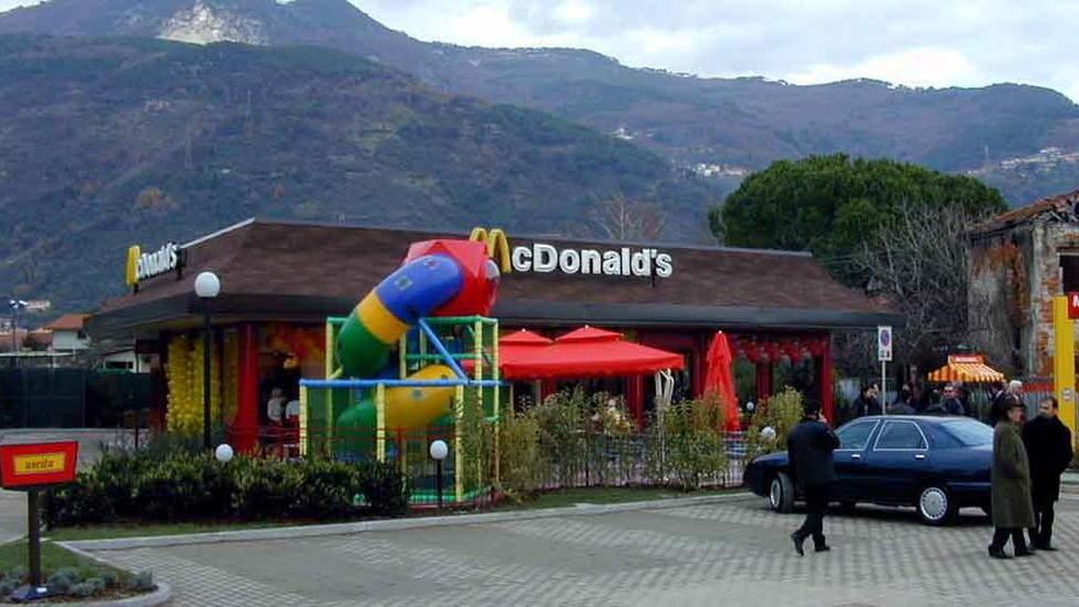 McDonald’s assume 12 persone a Massa