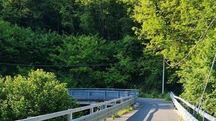 Tornano i turisti ma troppe strade e il ponte di Pognana sono ancora chiusi