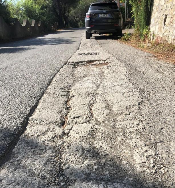 Colle Reciso, la strada gruviera con un panorama “sprecato” 