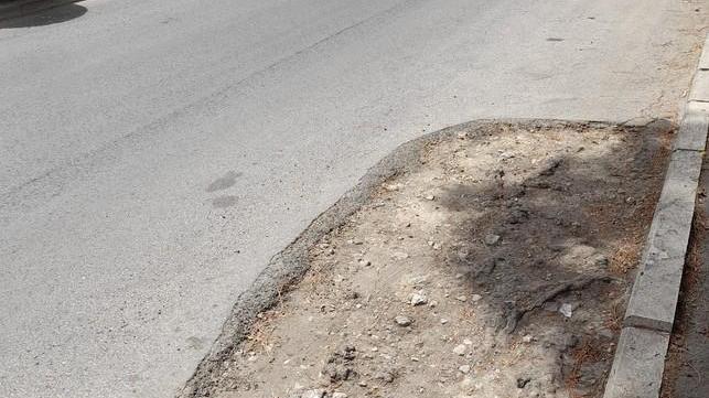 «Più buche che al golf» Appello per viale Uranio