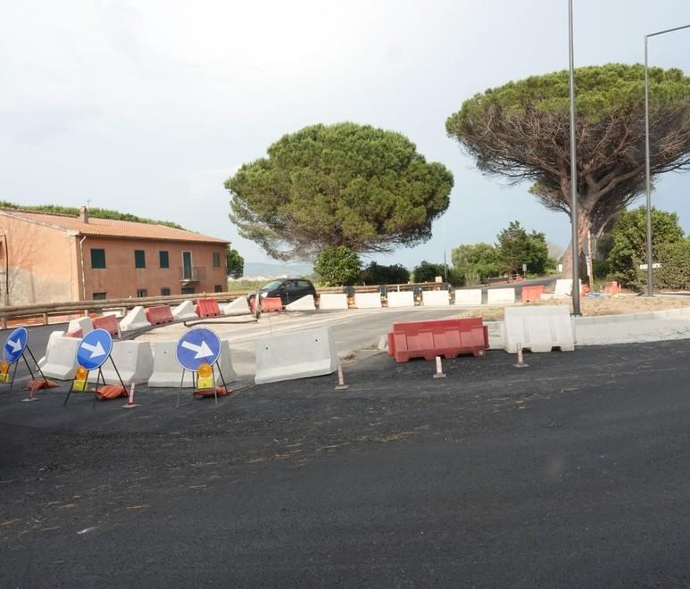 Il rondò delle Piane è quasi pronto, salvi i pini 