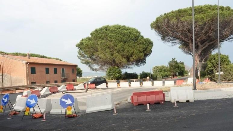 Il rondò delle Piane è quasi pronto, salvi i pini