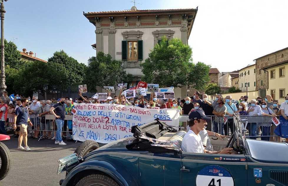 Sulle barricate di Prato «Rischio la vita quando mi metto davanti a un tir» 
