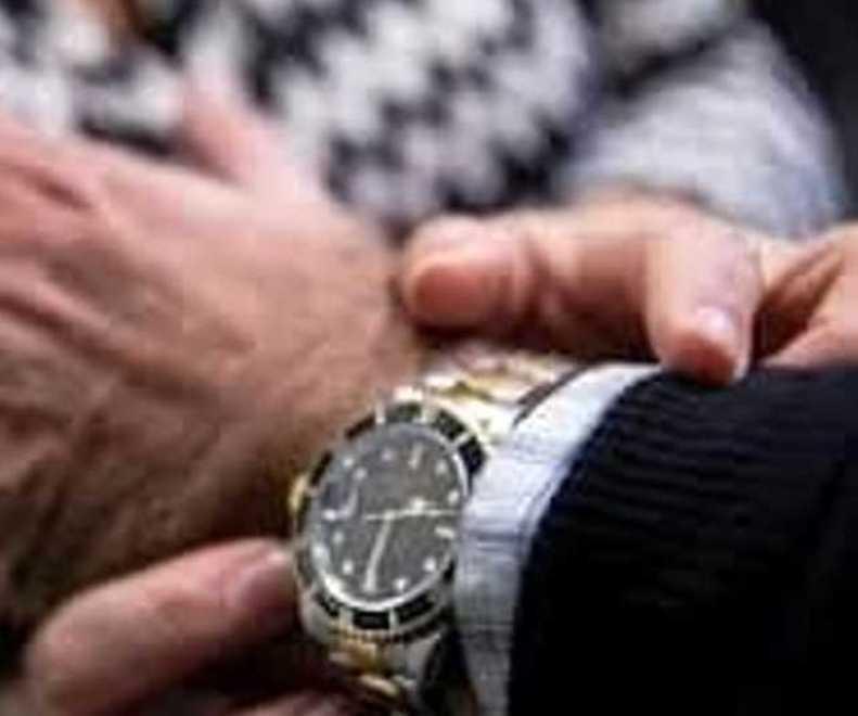 Ruba Rolex a un anziano Denunciata una 31enne