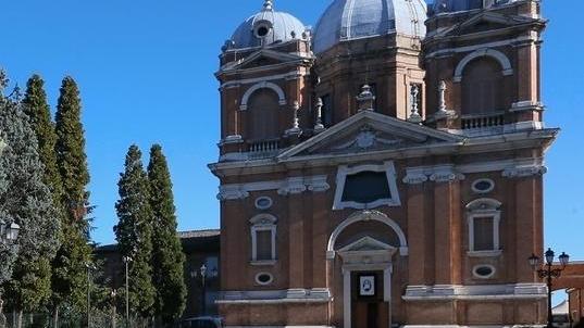 Coperta grande come la piazza Raccolta fondi con l’uncinetto